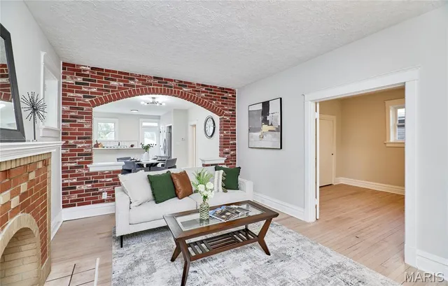 $299,900 | 5462 Nottingham Avenue, St. Louis, MO 63109