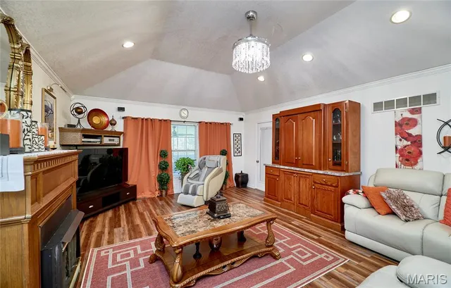 $389,999 | 307 Hwy D, Hawk Point, MO 63349