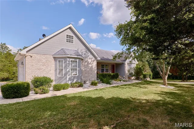 $389,999 | 307 Hwy D, Hawk Point, MO 63349