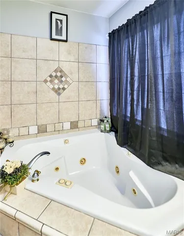 $389,999 | 307 Hwy D, Hawk Point, MO 63349