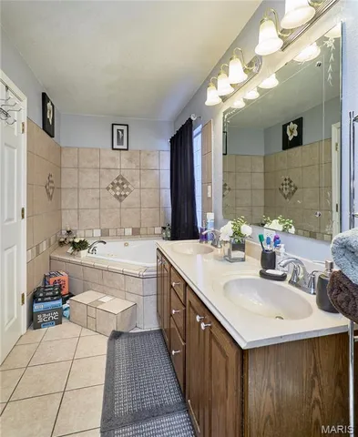 $389,999 | 307 Hwy D, Hawk Point, MO 63349