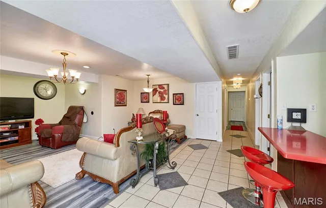 $389,999 | 307 Hwy D, Hawk Point, MO 63349