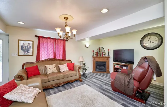 $389,999 | 307 Hwy D, Hawk Point, MO 63349