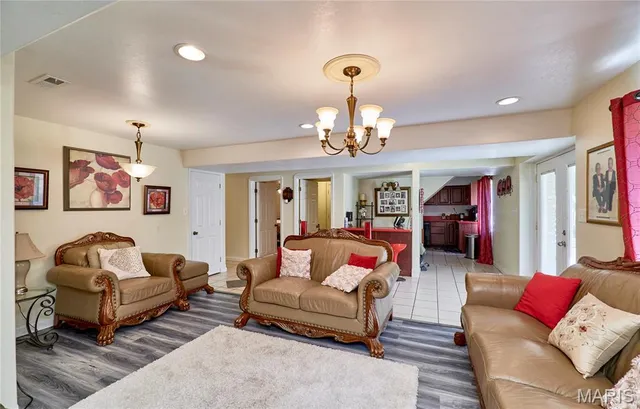 $389,999 | 307 Hwy D, Hawk Point, MO 63349