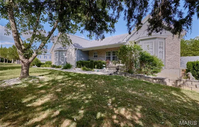 $389,999 | 307 Hwy D, Hawk Point, MO 63349