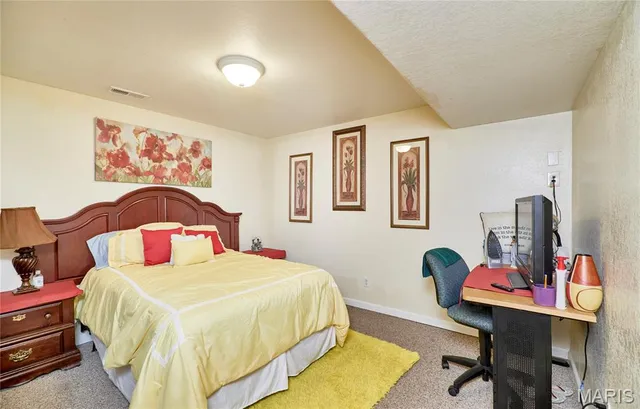 $389,999 | 307 Hwy D, Hawk Point, MO 63349