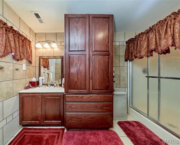 $389,999 | 307 Hwy D, Hawk Point, MO 63349