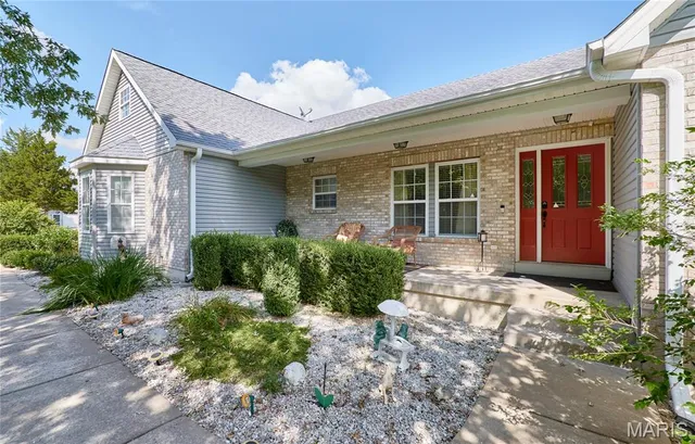 $389,999 | 307 Hwy D, Hawk Point, MO 63349