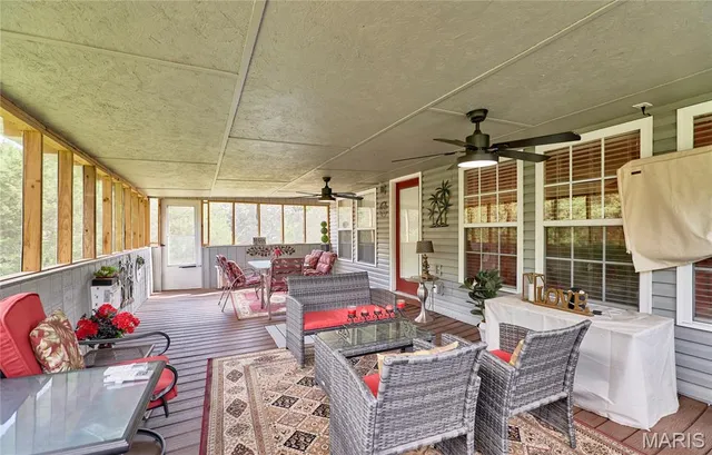 $389,999 | 307 Hwy D, Hawk Point, MO 63349