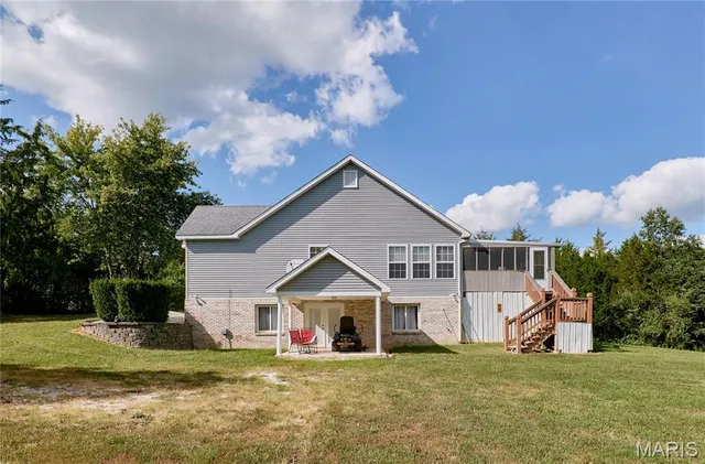 $389,999 | 307 Hwy D, Hawk Point, MO 63349