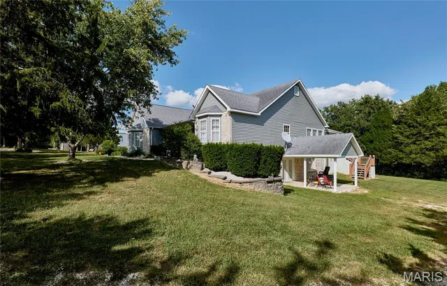 $389,999 | 307 Hwy D, Hawk Point, MO 63349