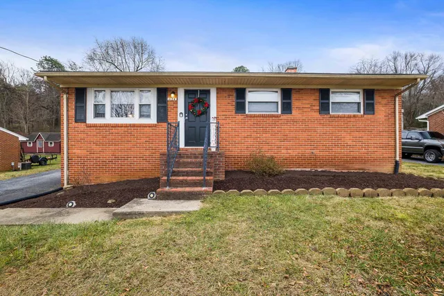 a front view of house with yard