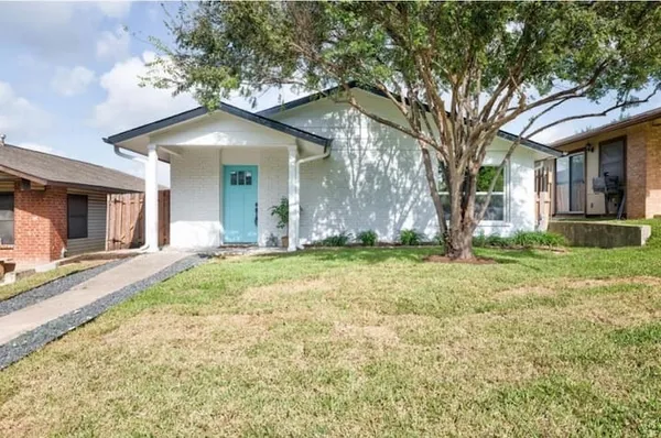 $1,800 | 5700 Signal Point, Austin, TX 78724