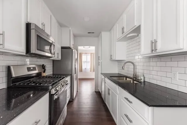 $1,995 | 5700 Signal Point, Austin, TX 78724