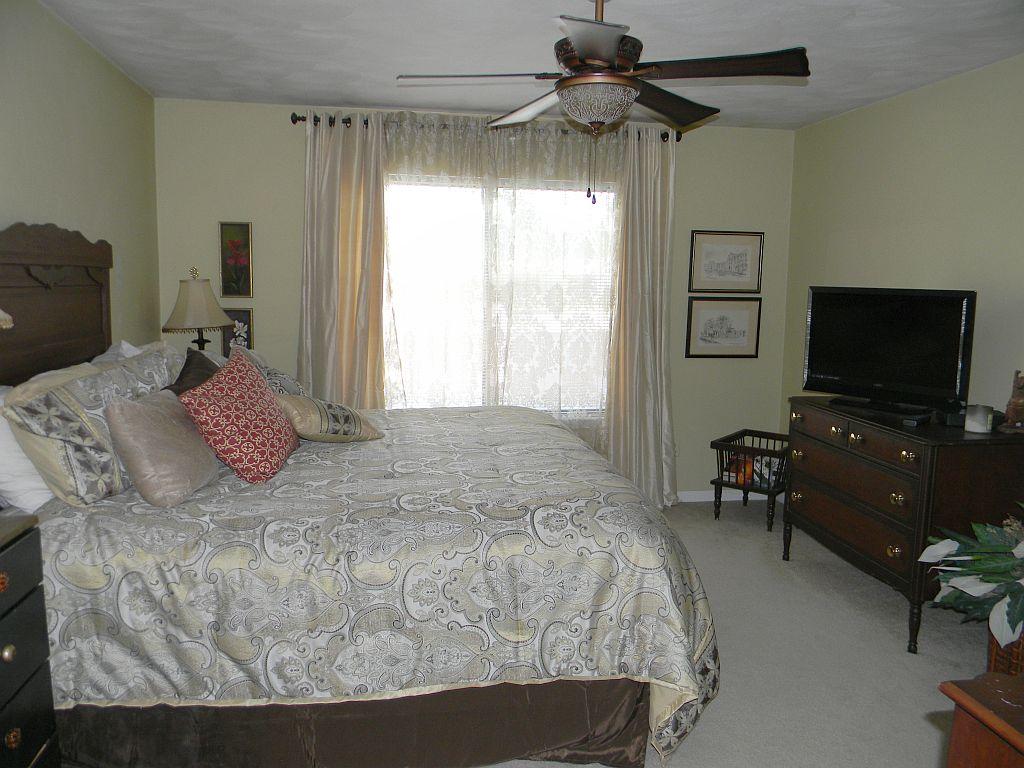 2425 South Clearing Road Salem, VA 24153 - Photo 14 of 35 Main Level Master Bedroom
