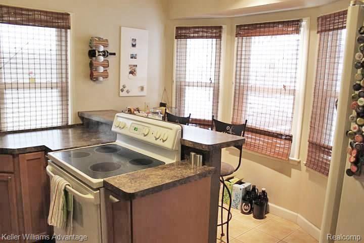 1272 Columbia Road Berkley, MI 48072 - Photo 4 of 21