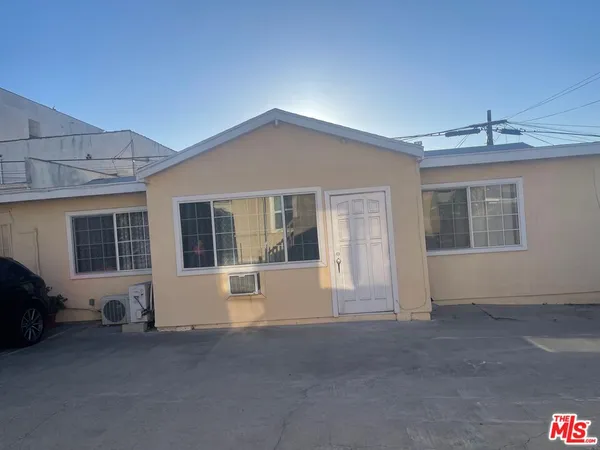 $1,095,000 | 1115 South Mariposa Avenue, Los Angeles, CA 90006
