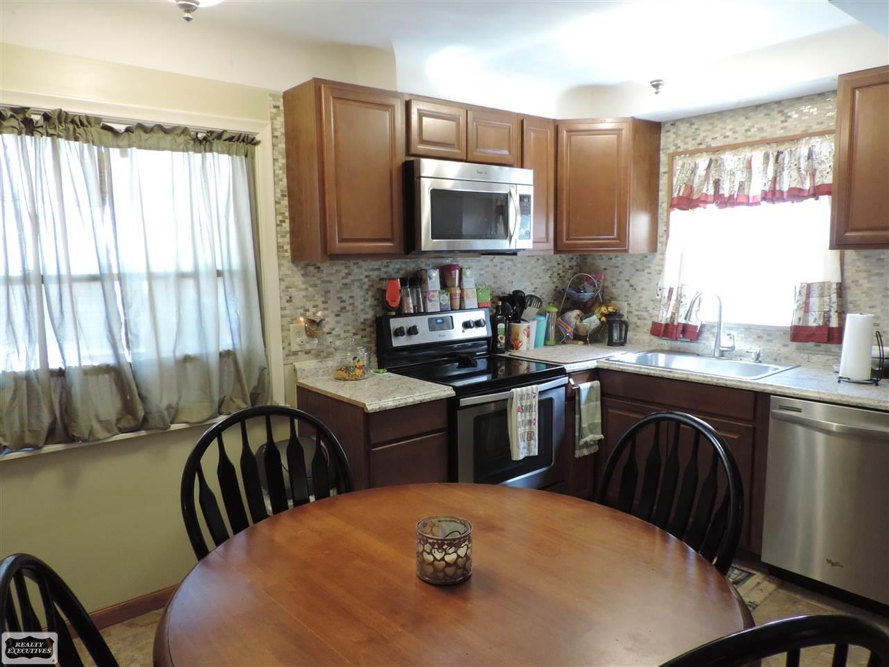 1988 Prestwick Road Grosse Pointe Woods, MI 48236 - Photo 4 of 21