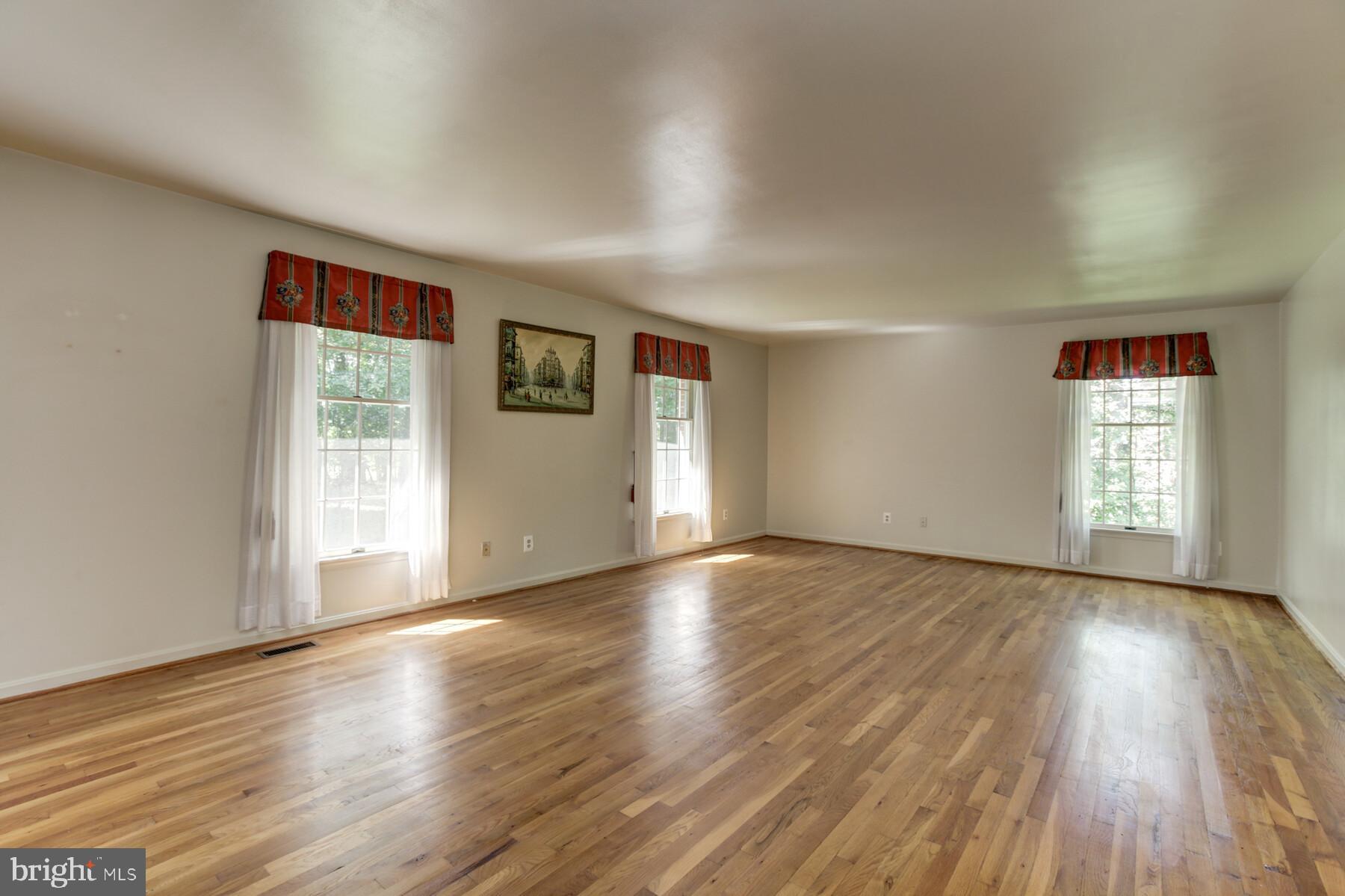 11798 Frederick Road Ellicott City, MD 21042 - Photo 14 of 33 1st Floor Owner's Suite