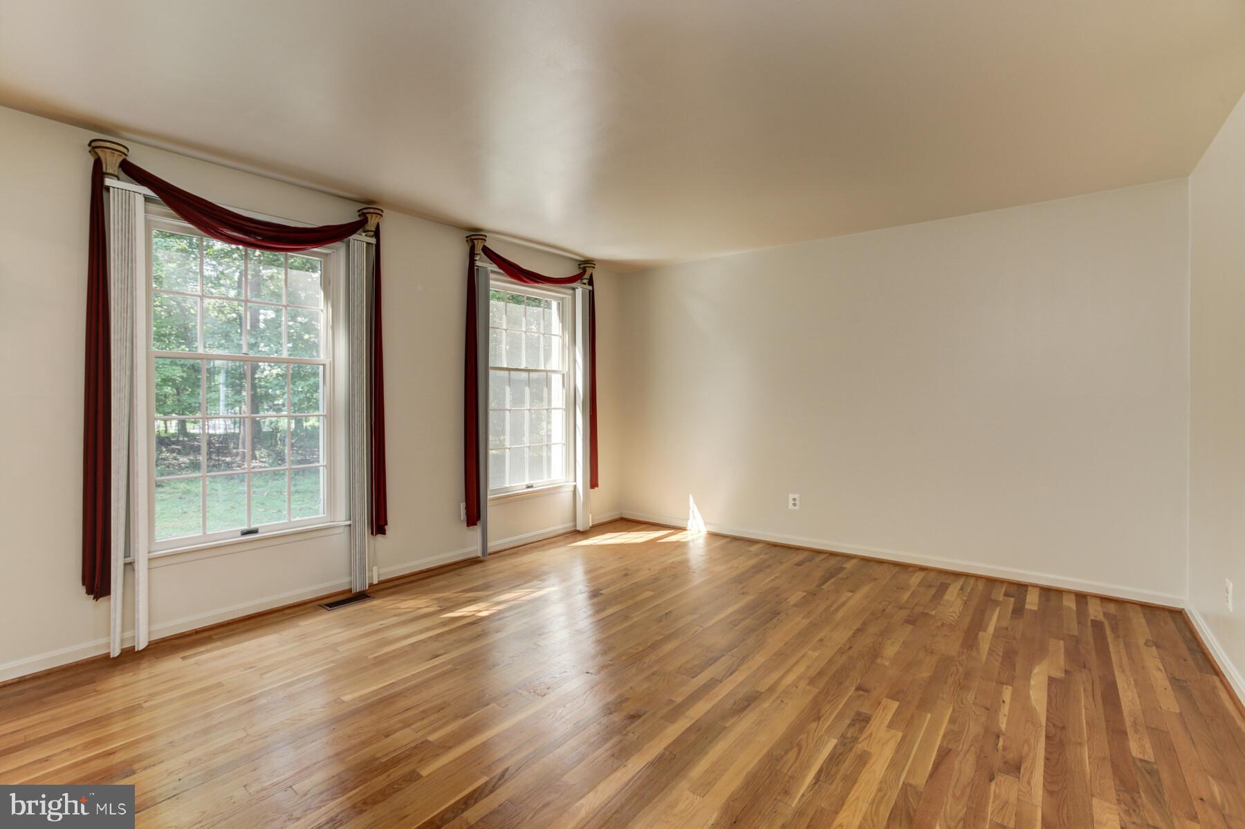11798 Frederick Road Ellicott City, MD 21042 - Photo 6 of 33 Formal Living Room