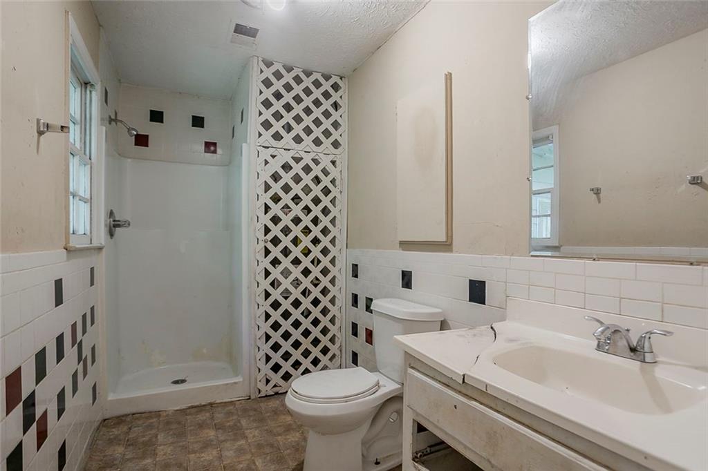 926 Bell Road Southeast Conyers, GA 30094 - Photo 17 of 32 a bathroom with a sink toilet and shower