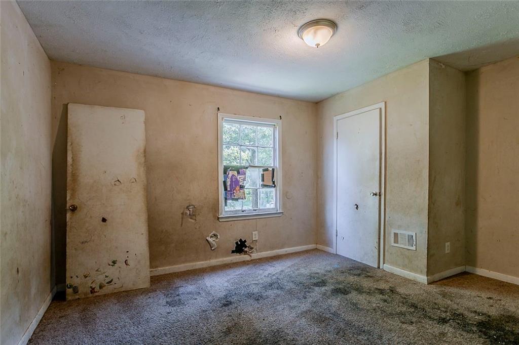 926 Bell Road Southeast Conyers, GA 30094 - Photo 22 of 32 an empty room with windows and closet