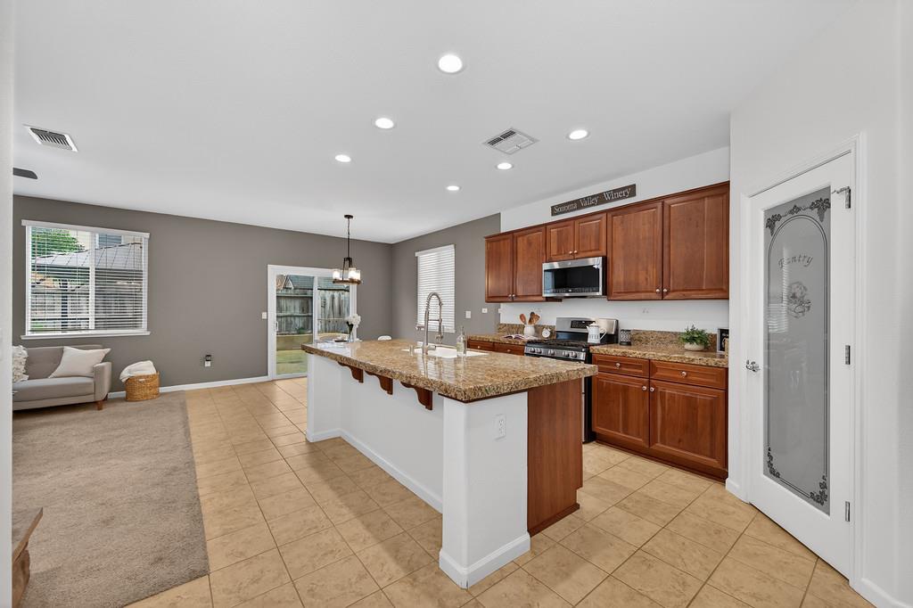 11791 Battenburg Way Rancho Cordova, CA 95742 - Photo 5 of 44