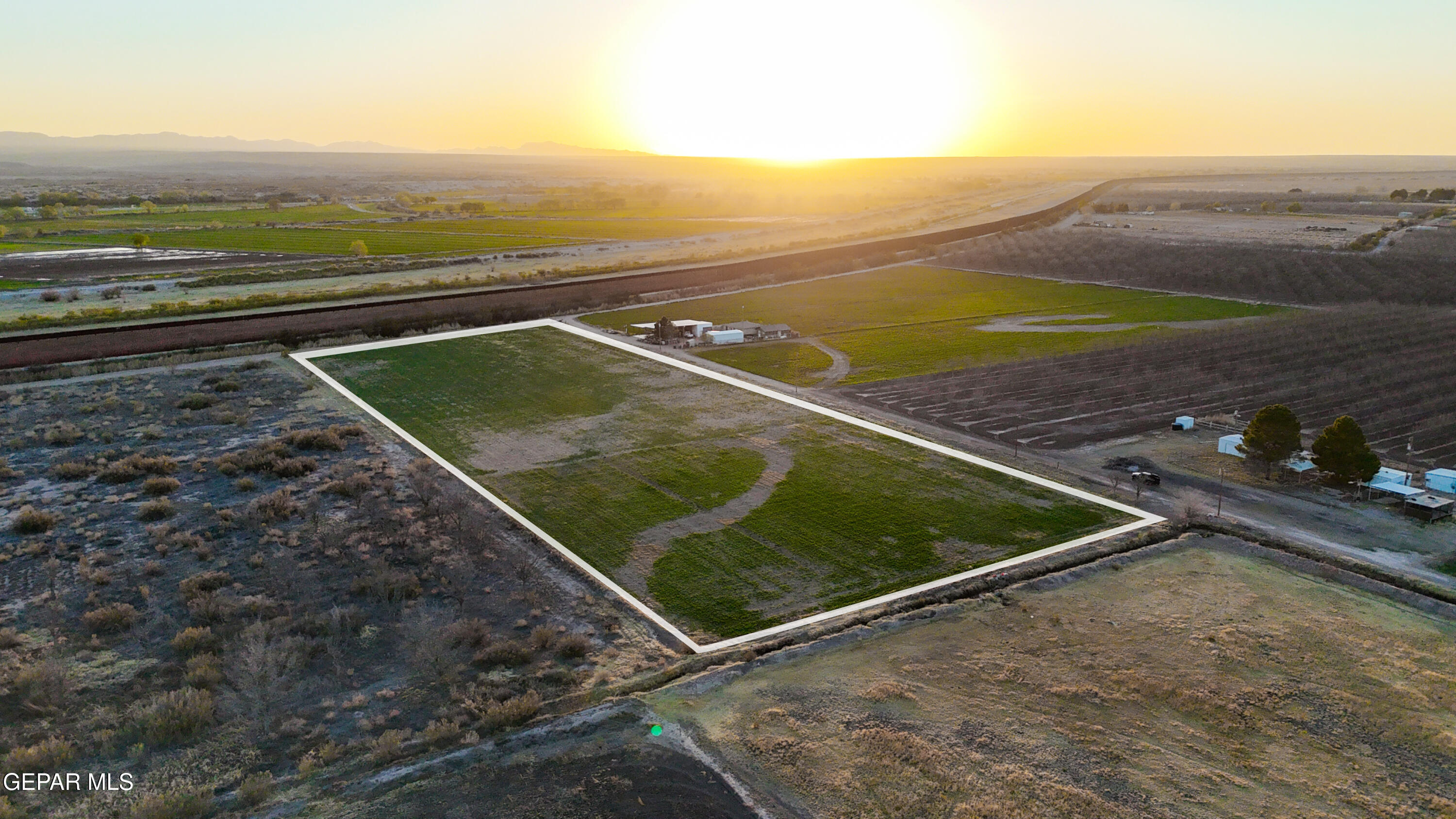 a view of a tennis court
