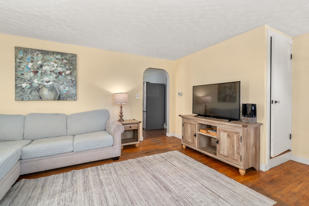 14 Davis Road Auburn, MA 01501 - Photo 10 of 29 Gallery Image 10