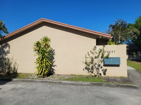 $1,500 | 2227 Monroe Street, Unit 2, Hollywood, FL 33020