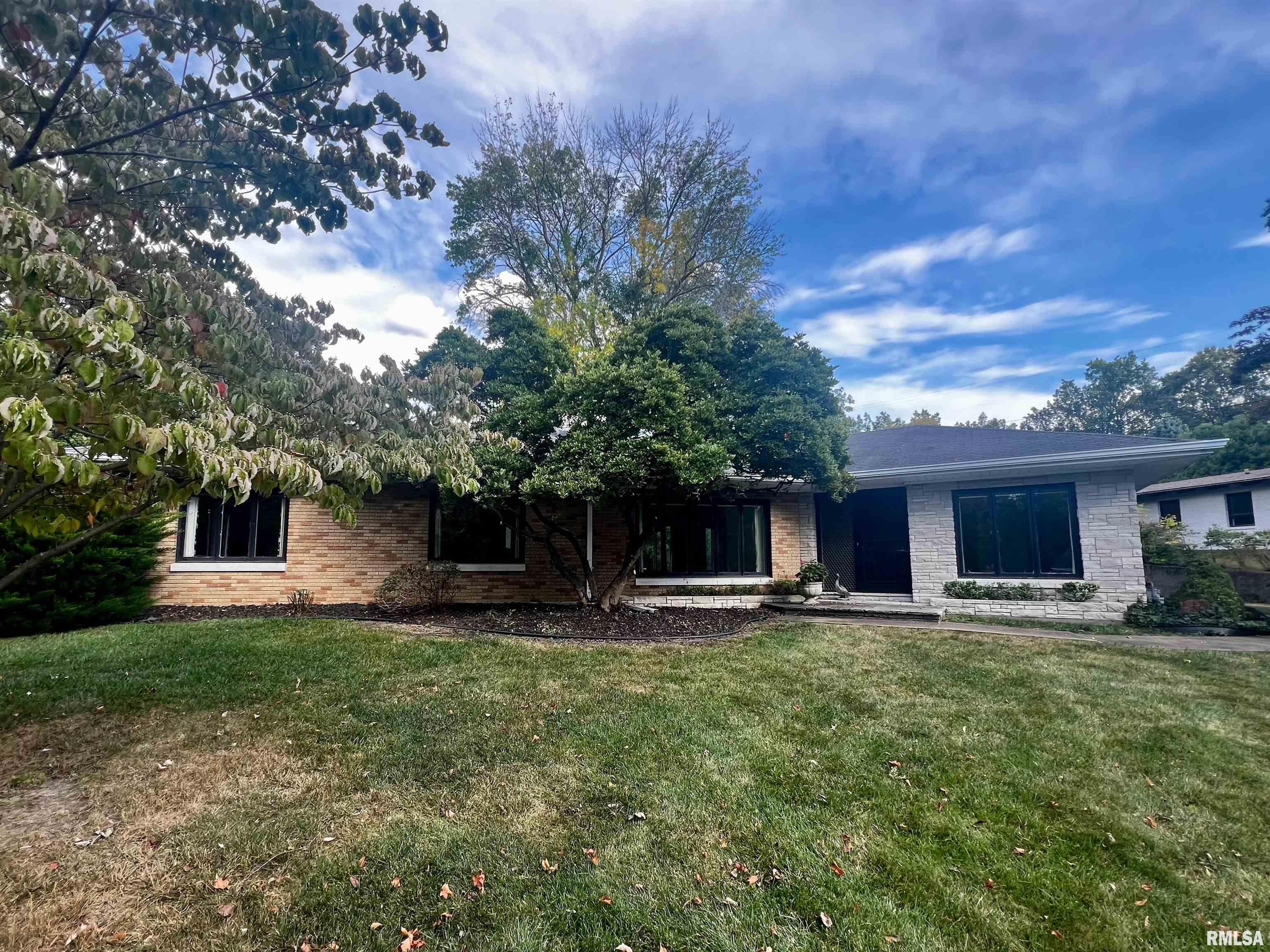 175 Woodlawn Road Quincy, IL 62301 - Photo 1 of 31 Gallery Image 1