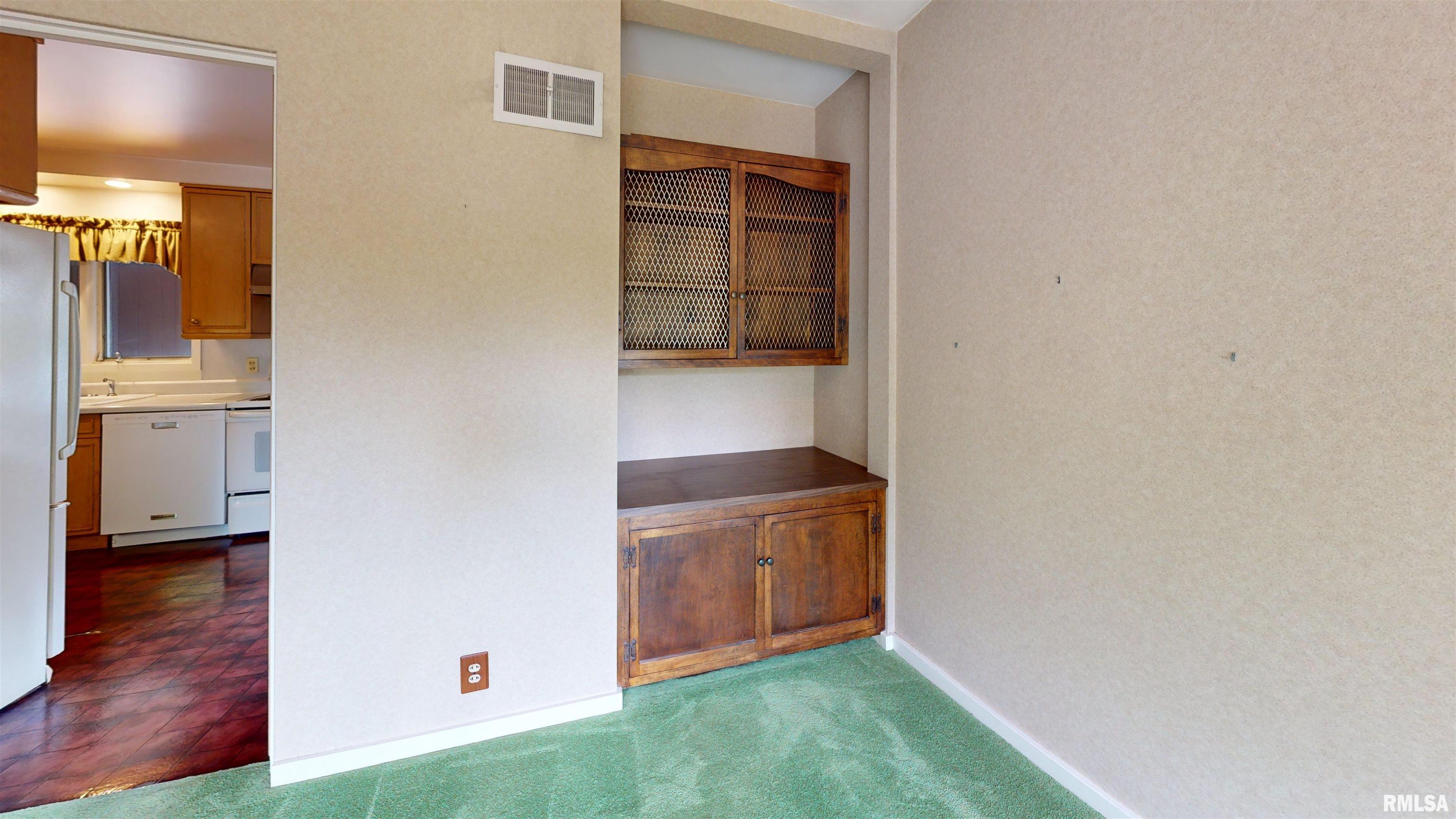 175 Woodlawn Road Quincy, IL 62301 - Photo 11 of 31 Gallery Image 11