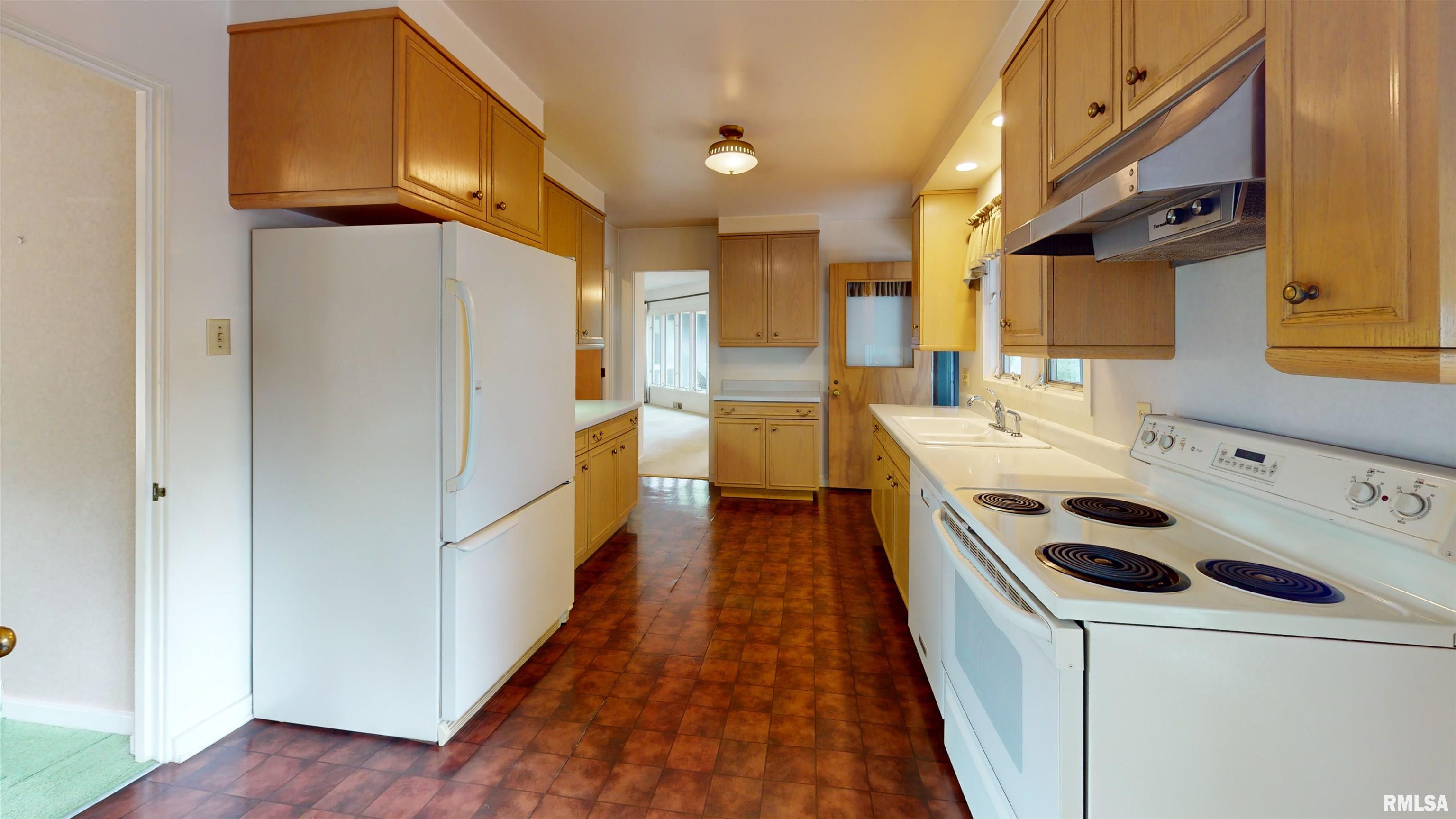 175 Woodlawn Road Quincy, IL 62301 - Photo 4 of 31 Gallery Image 4