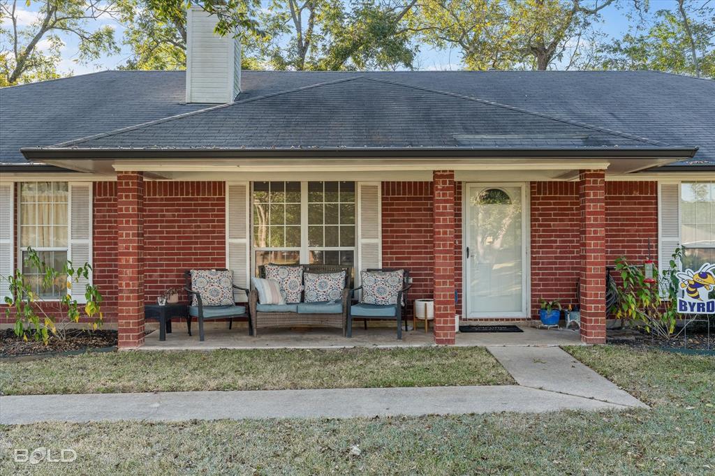 3804 Farmridge Road Keithville, LA 71047 - Photo 4 of 36 a front view of a house with garden