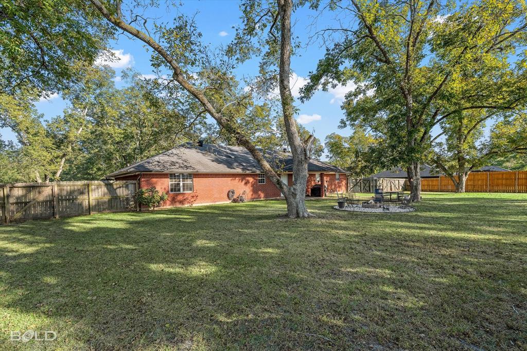 3804 Farmridge Road Keithville, LA 71047 - Photo 8 of 36 a view of a house with a yard