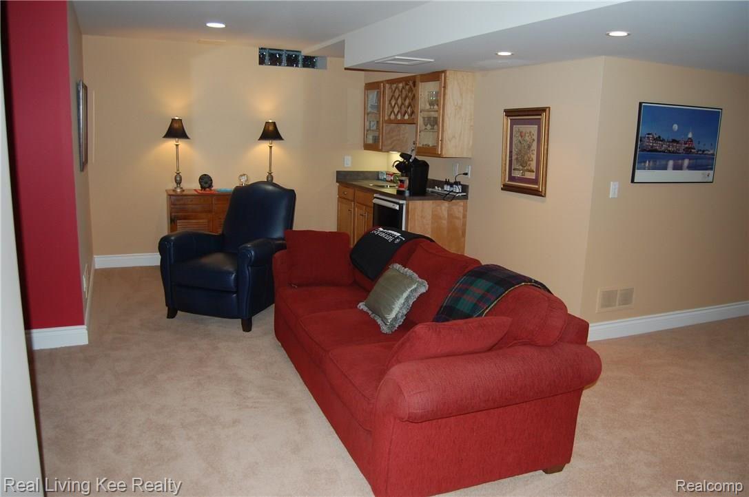 305 Taylor Avenue Rochester, MI 48307 - Photo 35 of 55 FAMILY ROOM