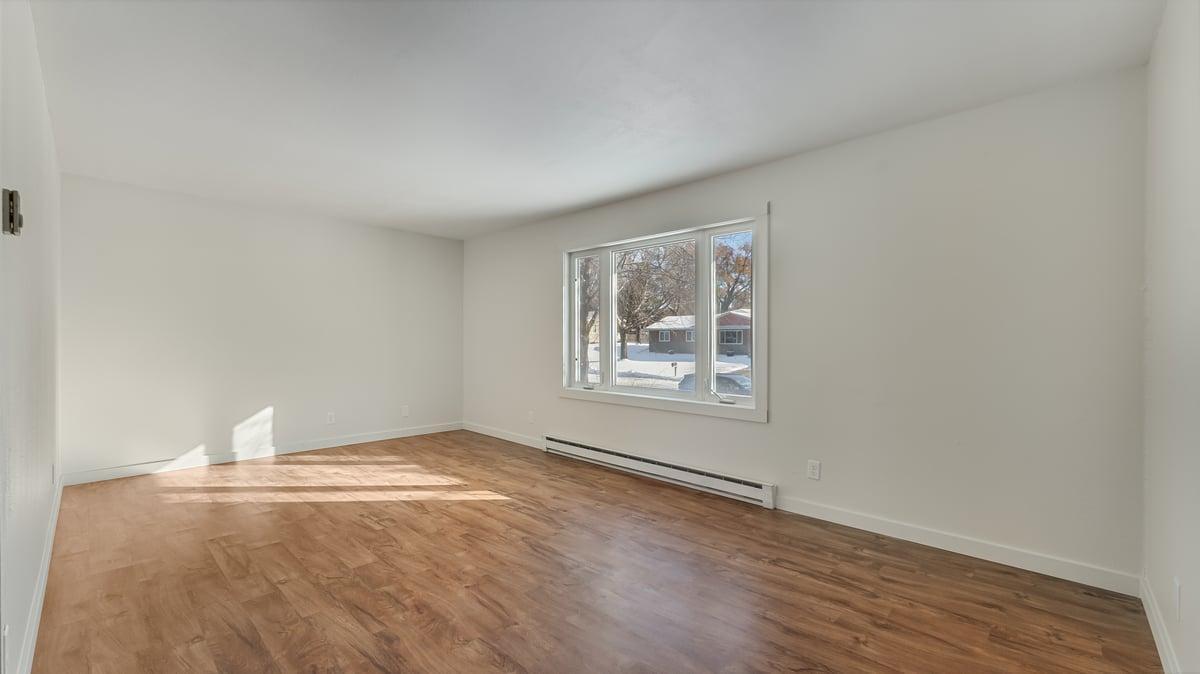 829 Pleasantview Drive Southeast Willmar, MN 56201 - Photo 4 of 28