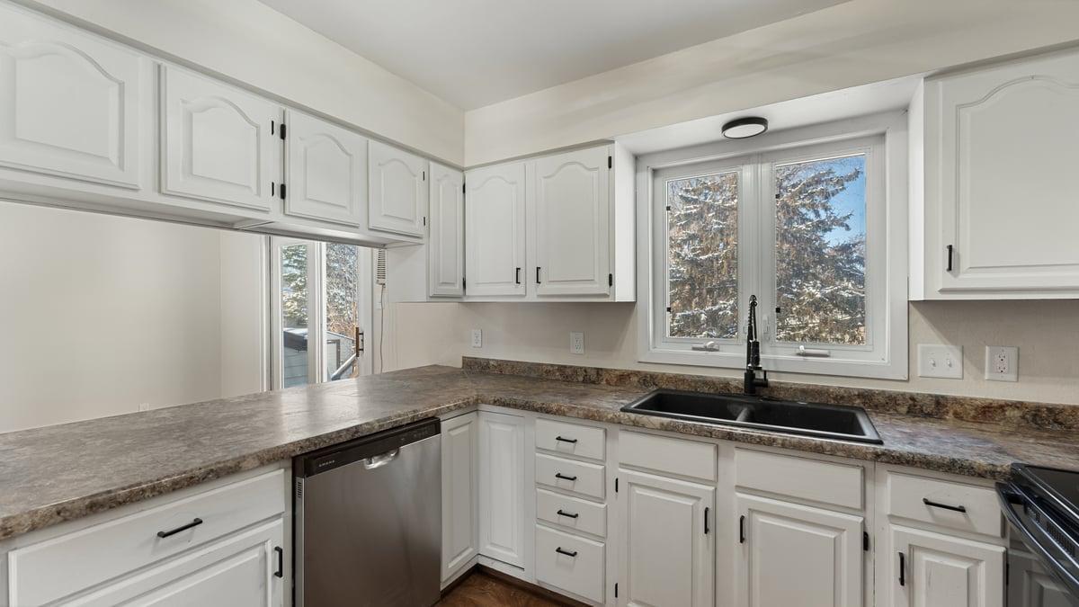 829 Pleasantview Drive Southeast Willmar, MN 56201 - Photo 10 of 28