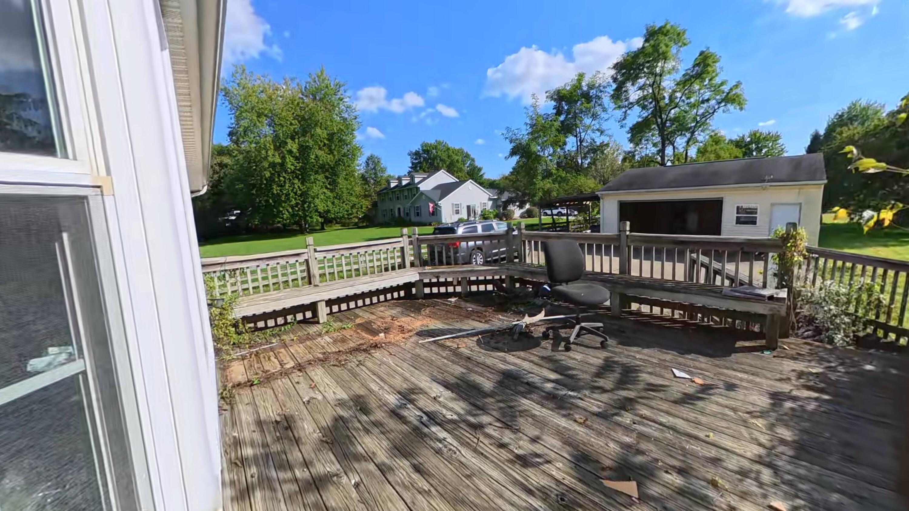 6045 Refugee Road Pickerington, OH 43147 - Photo 18 of 28 18 Wood deck off the eat-in area
