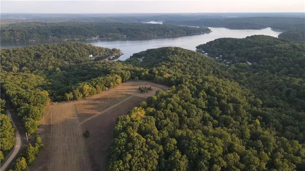 $399,000 | Brown Bend Road, Edwards, MO 65326