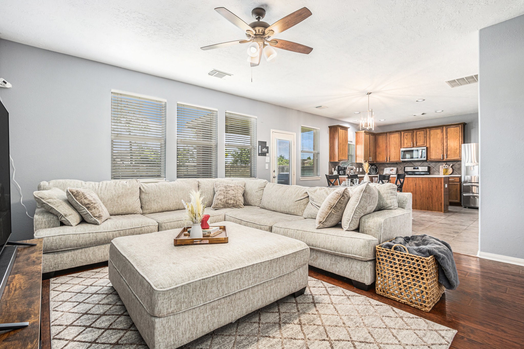 9719 Opal Rock Drive Rosharon, TX 77583 - Photo 7 of 33 View of the living room open to the kitchen