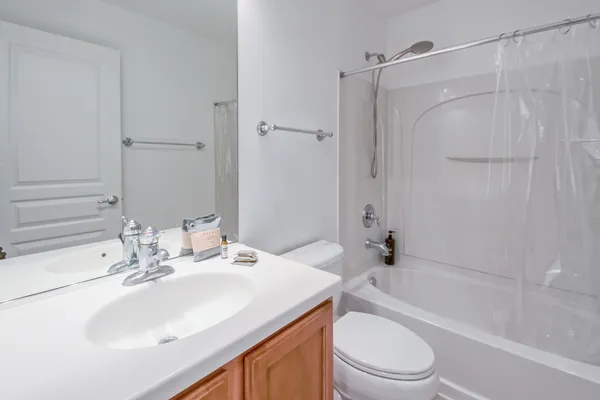 $357,900 | 2804 Neubauer Circle, Lindenhurst, IL 60046