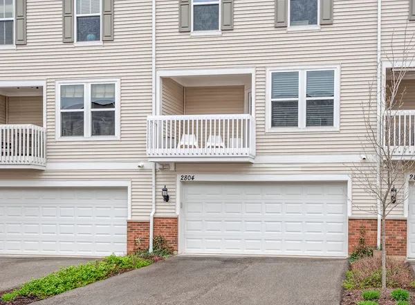$357,900 | 2804 Neubauer Circle, Lindenhurst, IL 60046