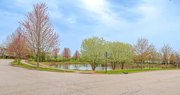 $357,900 | 2804 Neubauer Circle, Lindenhurst, IL 60046