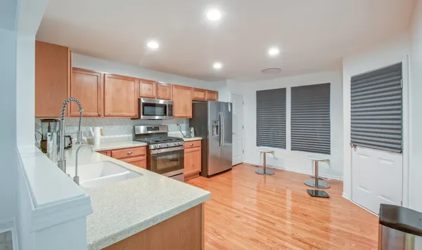 $357,900 | 2804 Neubauer Circle, Lindenhurst, IL 60046