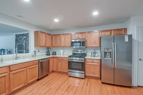 $357,900 | 2804 Neubauer Circle, Lindenhurst, IL 60046