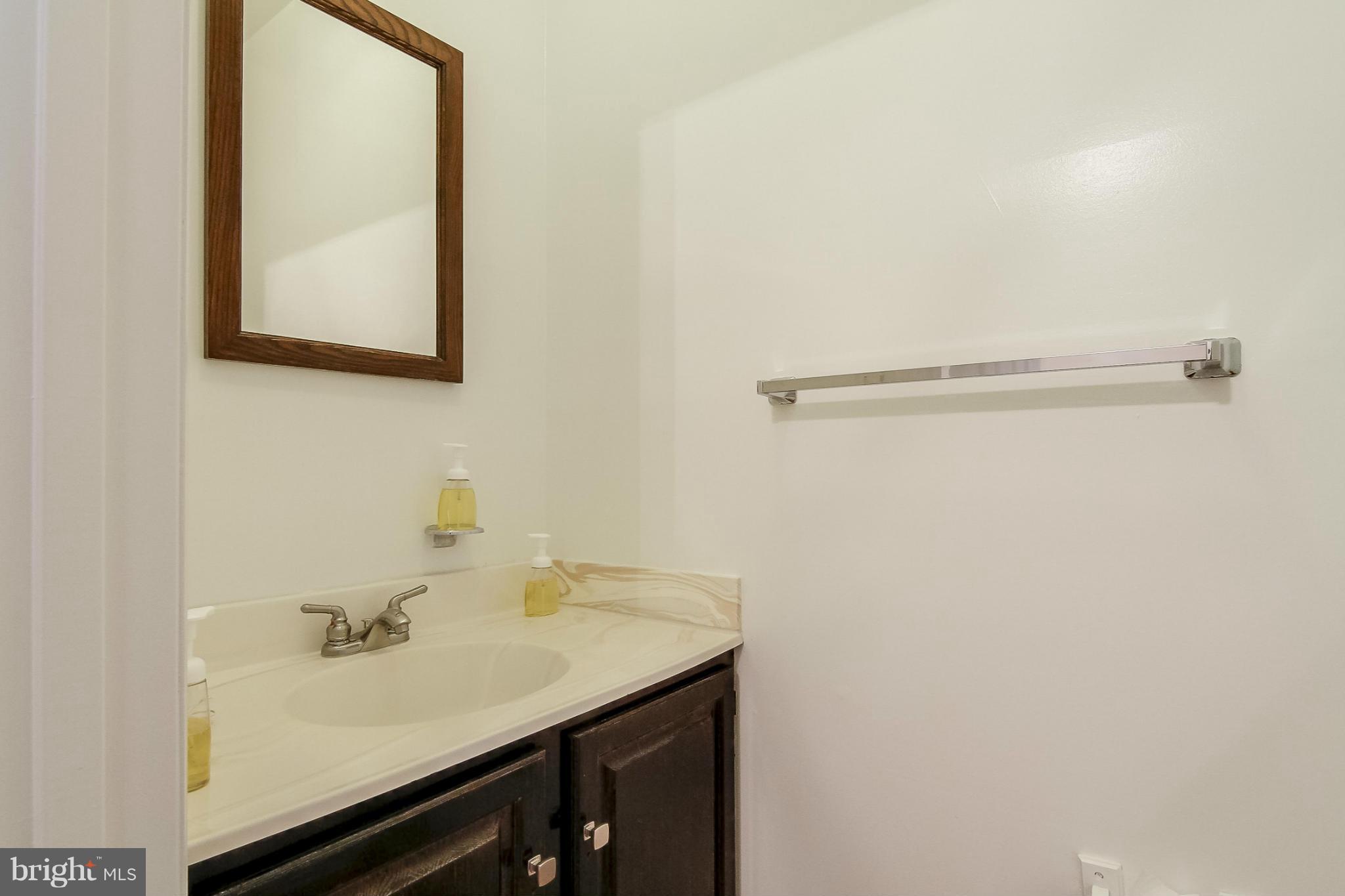 4815 Carriagepark Road Fairfax, VA 22032 - Photo 14 of 30 Bath