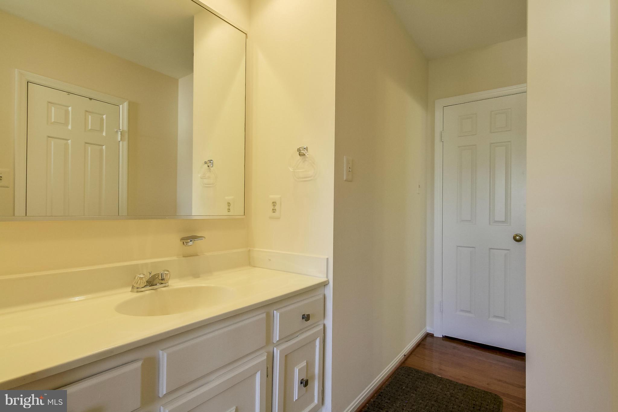 4815 Carriagepark Road Fairfax, VA 22032 - Photo 18 of 30 Dressing Room outside of Master Bath