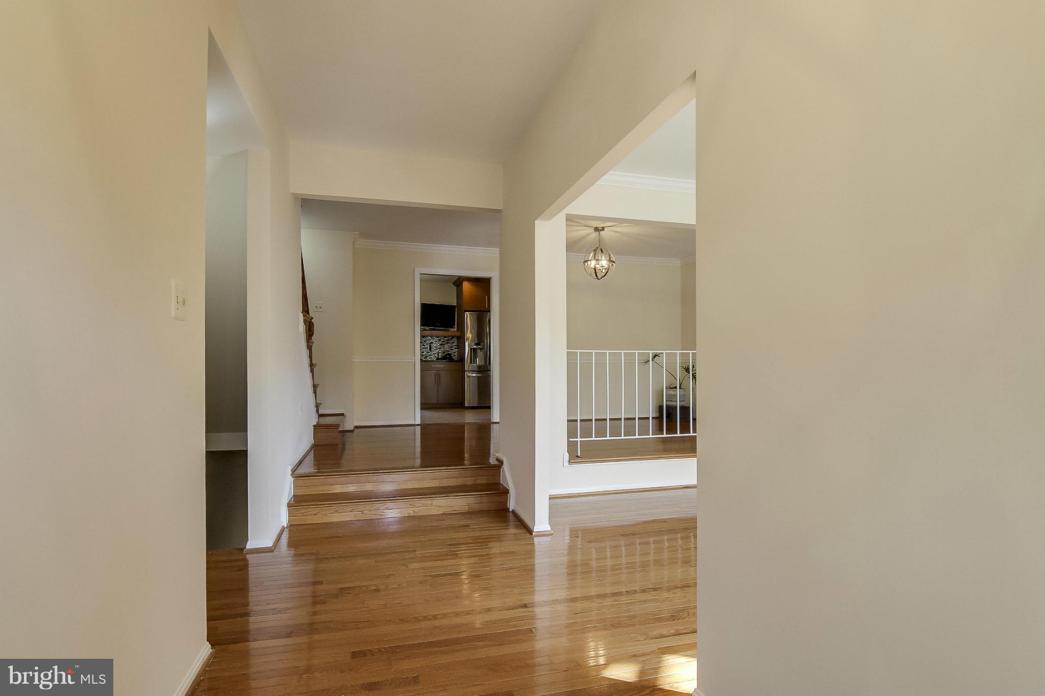4815 Carriagepark Road Fairfax, VA 22032 - Photo 3 of 30 Foyer
