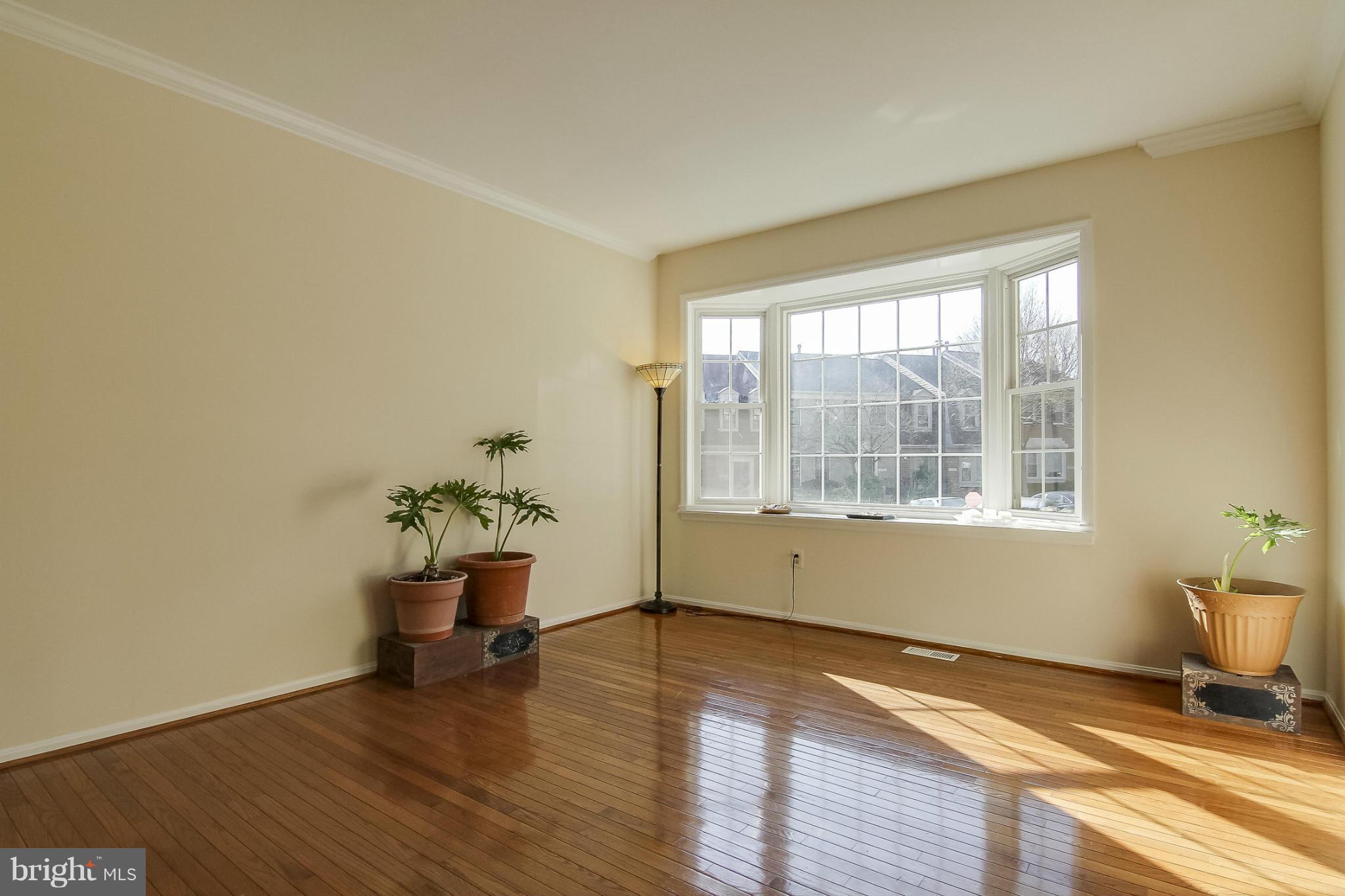 4815 Carriagepark Road Fairfax, VA 22032 - Photo 4 of 30 Living Room
